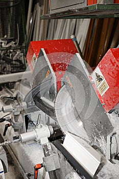 A machine  adjust a profile in a carpentry specializing in PVC