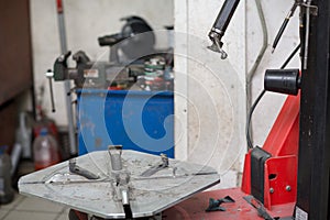 Machine for changing car tire fitting. Wheel tyre repairing.
