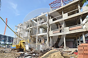 Machine for Demolish or Pull Down Building Structure in Thailand