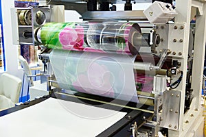 Machine for making plastic films with prints