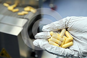 Machine manufacture of gelatin capsules. Validation of the machine man. Production of capsules for tablets.
