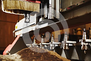 Machine with numerical control for cutting wood with various router bits.