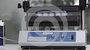 Machine for shaking test tubes by vibration to separate the cells and to continue studies