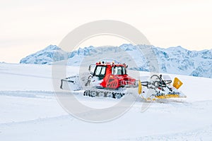 Machine for skiing slope preparations