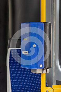 Machine to validate and to stamp the ticket