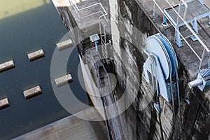 The machine used to open the dam.