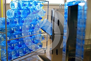 Machine for washing plastic bottles in water factory