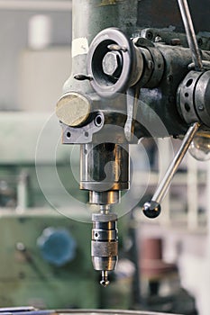 Machines for milling and grinding of metal