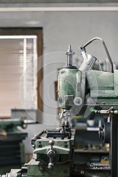 Machines for milling and grinding of metal