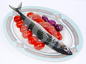 Mackerel with cherry tomatoes and red onions