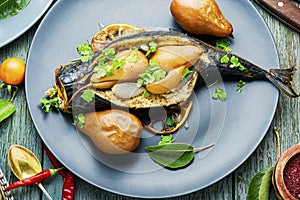 Mackerel stuffed with pear