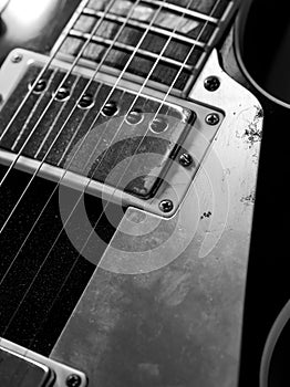 Macro electric guitar strings and pickups