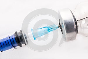 Macro syringe with vial