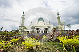 Madinatul Iman Mosque, the biggest mosque in Balikpapan City, East Kalimantan, Indonesia. photo