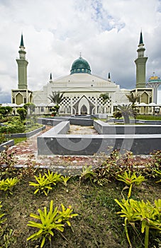 Madinatul Iman Mosque, the biggest mosque in Balikpapan City, East Kalimantan, Indonesia. photo