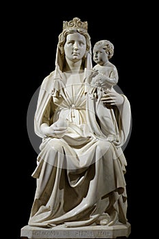 Madonna della Melagrana (Madonna Silvestri) - sculpture by Jacopo della Quercia photo