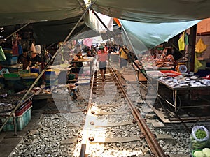 Maeklong Railway Market (Talad Rom Hoop)