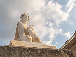 Barcelona Magic Fontain gardens statue at daytime photo