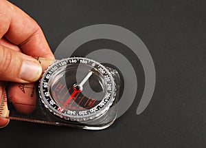 Magnetic compass