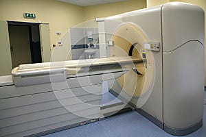 Magnetic resonance imaging scanner 10