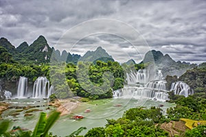 The magnificent scenery of Detian Transnational Waterfall in Guangxi, China photo