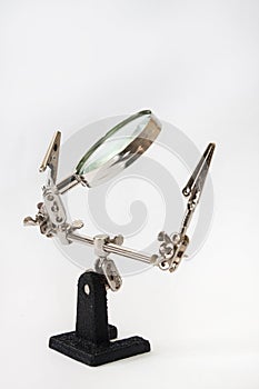 Magnifying glass with clamps