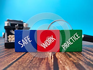 magnifying glass with the word SAFE WORK PRACTICE