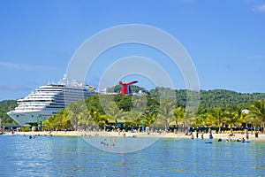 Mahogany Bay in Roatan, Honduras