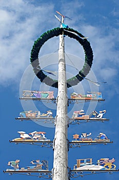 Maibaum in Bayern, Deutschland photo