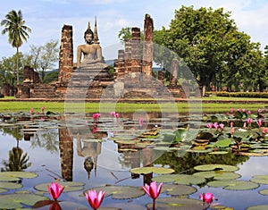 Main buddha Statue in Sukhothai historical park
