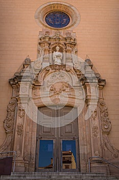 Main entrance to Saint Stevens church.