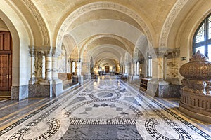 Main Hall of the Peace Palace photo