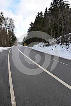 main road in the Eifel between Barweiler and NÃ¼rburg in winter