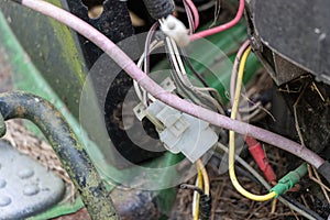 Main wiring harness connection for riding lawn mower