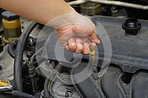 Maintainance oil level engine automotive checkup