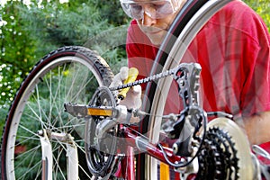 Maintenance of a bicycle derailleur