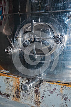 Maintenance hatch in a steel storage tank