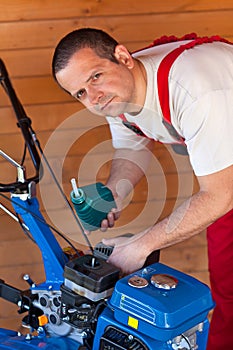 Maintenance of a small tiller machine