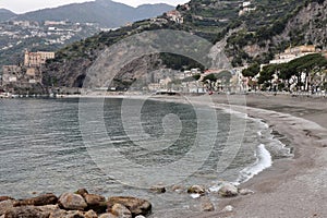 Maiori - Spiaggia del Lungomare Amendola dal pontile del fiume Reginna