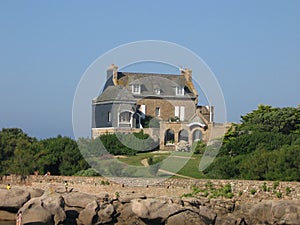 Maison bretonne sur la cÃÂ´te de Granit Rose photo