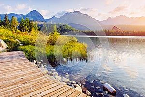 Majestátní horské jezero v národním parku Vysoké Tatry. Štrbské pleso, Slovensko, Evropa