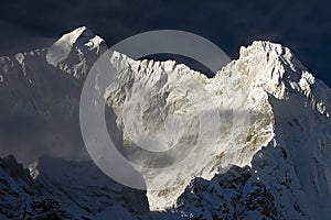 Makalu