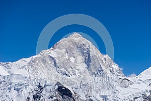 Makalu mountain peak from Kongma la pass