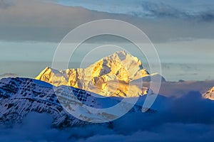 Makalu mountain scenery