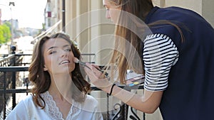 Make-up artist doing make-up for the amazing bride