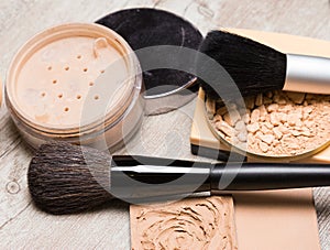 Makeup cosmetic products to even out skin tone