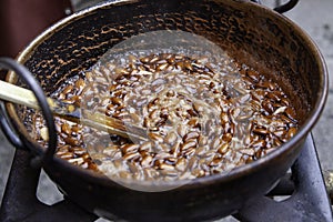 Making caramelized almonds