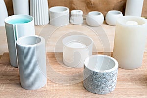 Making and casting decorative dishes and vases from plaster for home decoration