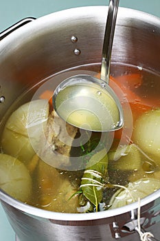 Making chicken bouillon in a pot