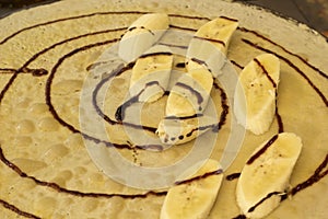 Making crepe banana chocolate crispy pancake